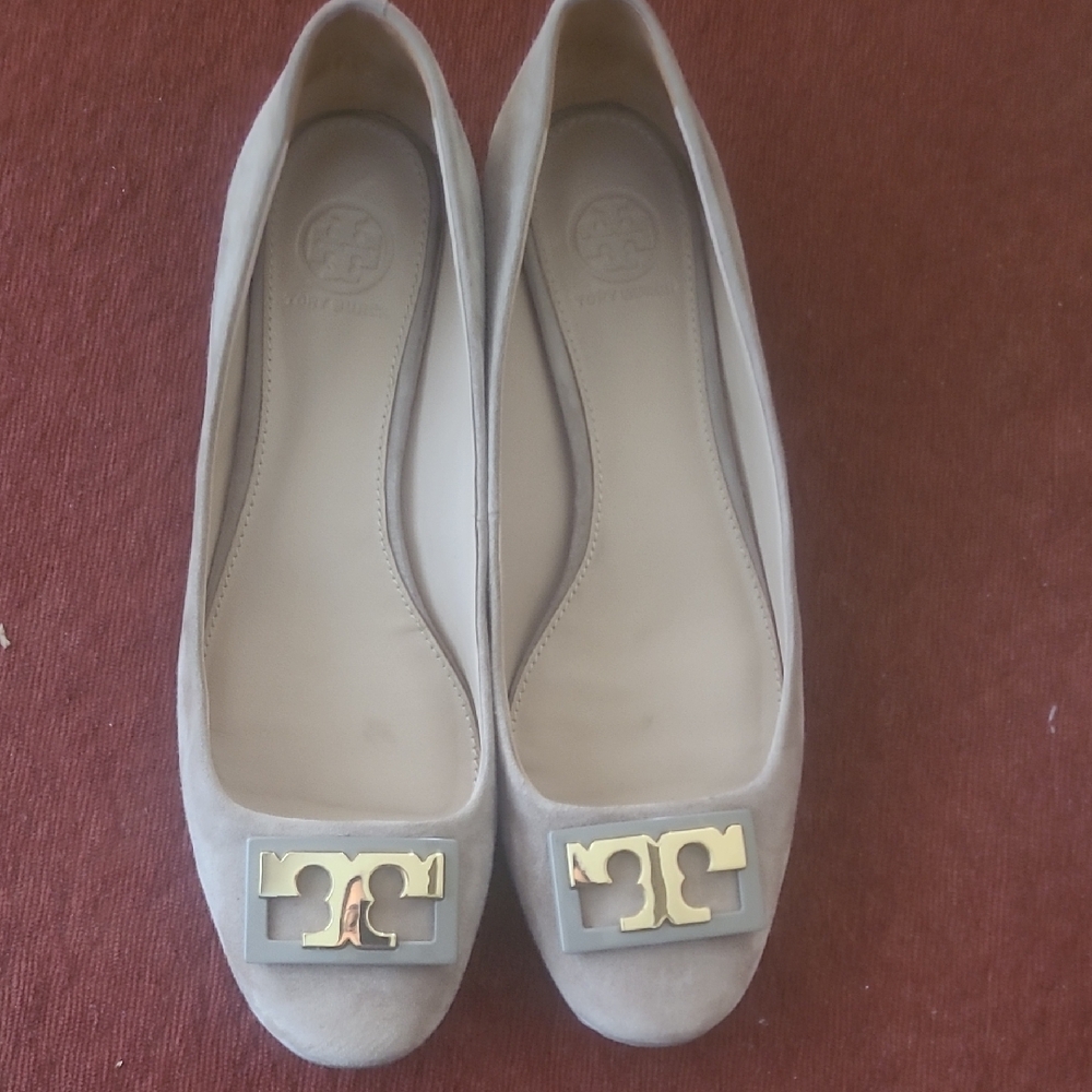 Tory Burch Women's Beige Flats with Gold Logo